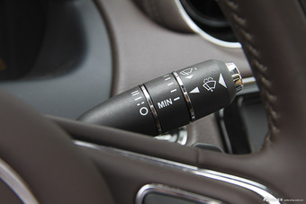 2015款捷豹XJL 2.0T两驱典雅商务版