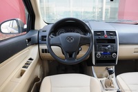 2015款绅宝D20三厢1.5L手动乐天版