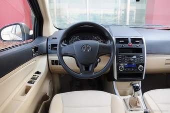 2015款绅宝D20三厢1.5L手动乐天版