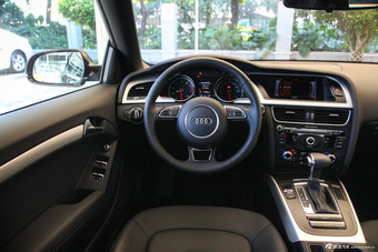 2016款改款奥迪A5 2.0T自动cabriolet 45TFSI进取型