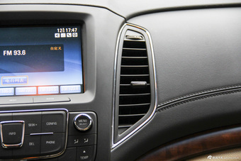 2015款荣威950 1.8T自动精英版