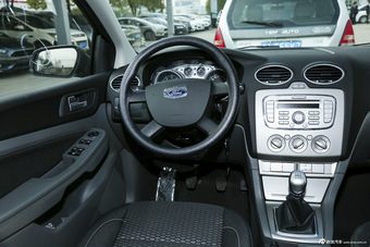 2013款福克斯两厢经典1.8L手动基本型