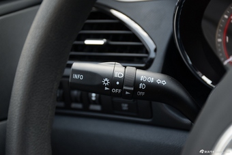 2016款奔腾B70 2.0L自动十周年纪念版