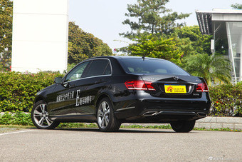 2015款奔驰E320L 3.0T自动4MATIC运动轿车