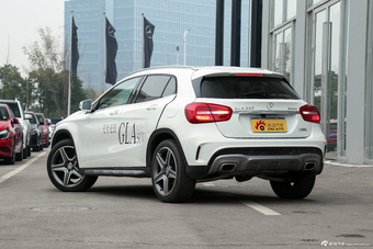 2015款奔驰GLA260 2.0T自动4MATIC 运动型