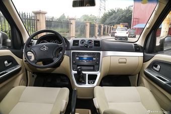 2016款睿行M90 2.0L手动标准型平顶背掀门图片