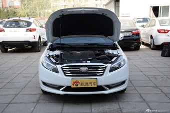 2016款奔腾B70 2.0L自动十周年纪念版