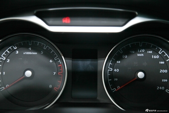 2014款海马M8 2.0L自动舒适型