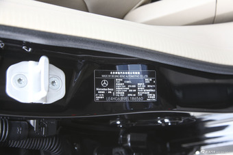 2015款奔驰E320L 3.0T自动4MATIC运动轿车