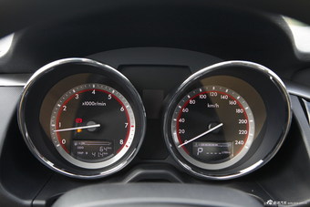 2014款奔腾B70 2.0L自动豪华型红色