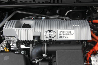 2016款雷凌双擎1.8L自动精英天窗版