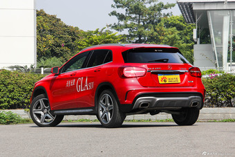 2015款奔驰GLA260 2.0T自动4MATIC 运动型