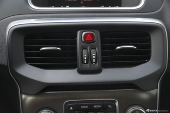 2016款沃尔沃V40 2.0T自动 T4 智雅版
