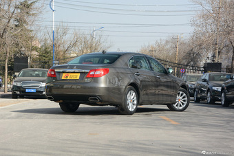 2015款红旗H7 2.0T自动豪华型