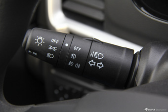 2015款东风风神AX7 2.0L手动智悦型