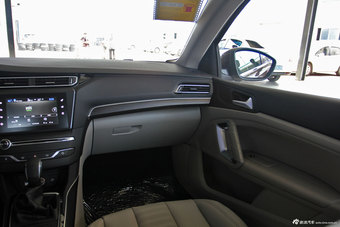 2014款东风标致408 1.6T自动尊贵版