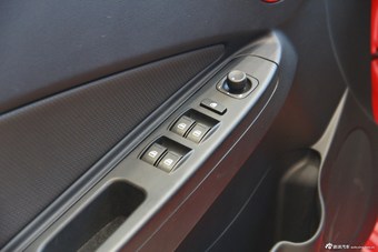 2014款欧朗1.5L手动两厢豪华图片