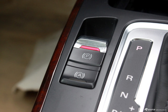 2015款奥迪A4L到店实拍