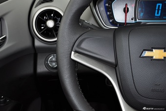 2014款爱唯欧三厢1.6L自动风尚型