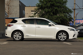2014款雷克萨斯CT200h舒适版双色