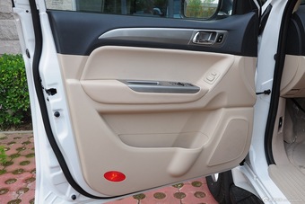 2015款萨瓦纳2.8T手动四驱柴油豪华版5座