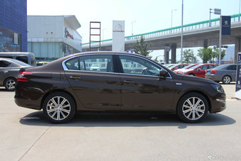 2014款东风标致408 1.6T自动尊贵版