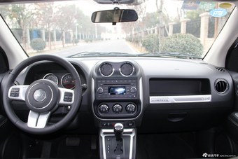 2014款指南者2.0L自动两驱豪华版图片