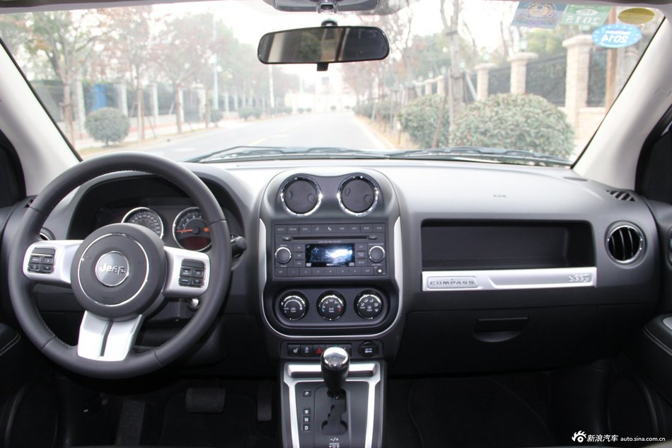 2014款指南者2.0L自动两驱豪华版