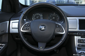 2015款捷豹XF3.0自动SC R-Sport豪华版