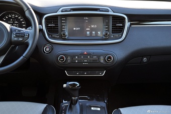 2015款索兰托L 2.4L GDI汽油四驱精英版