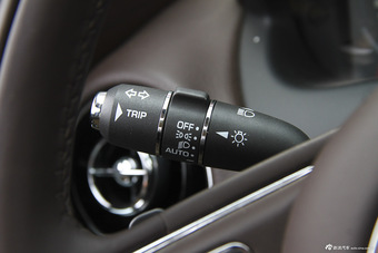 2015款捷豹XJL 2.0T两驱典雅商务版