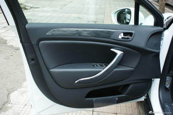 2012款东风雪铁龙C5 2.0L自动尊享型图片