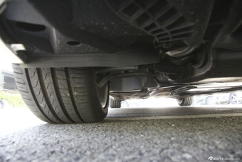 2015款奔驰E260L 2.0T自动豪华型运动轿车