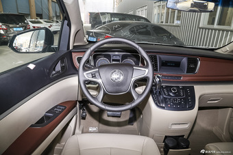 2015款GL8商务车2.4L自动豪华商务尊享版