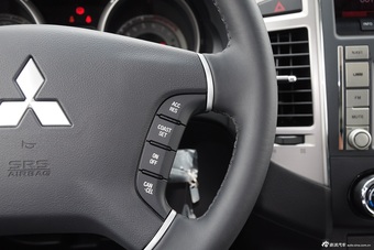 2016款帕杰罗（进口）3.0L自动尊贵版 国5