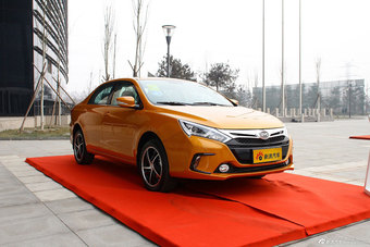 2014款比亚迪秦1.5T旗舰型