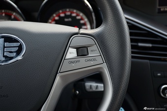 2016款奔腾B70 2.0L自动十周年纪念版