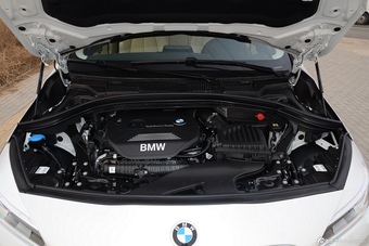 宝马2系旅行车220i 2.0T自动豪华设计套装