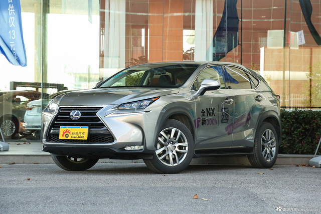 2015款雷克萨斯NX 2.5L自动300h前驱锋尚版 超音速钛银