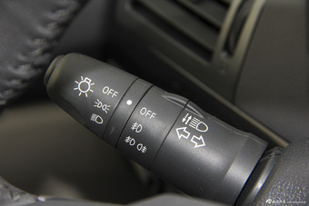 2016款东风风神A60 1.6L自动豪华型