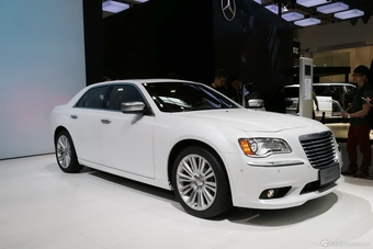 2014款克莱斯勒300C 3.0L自动卓越版