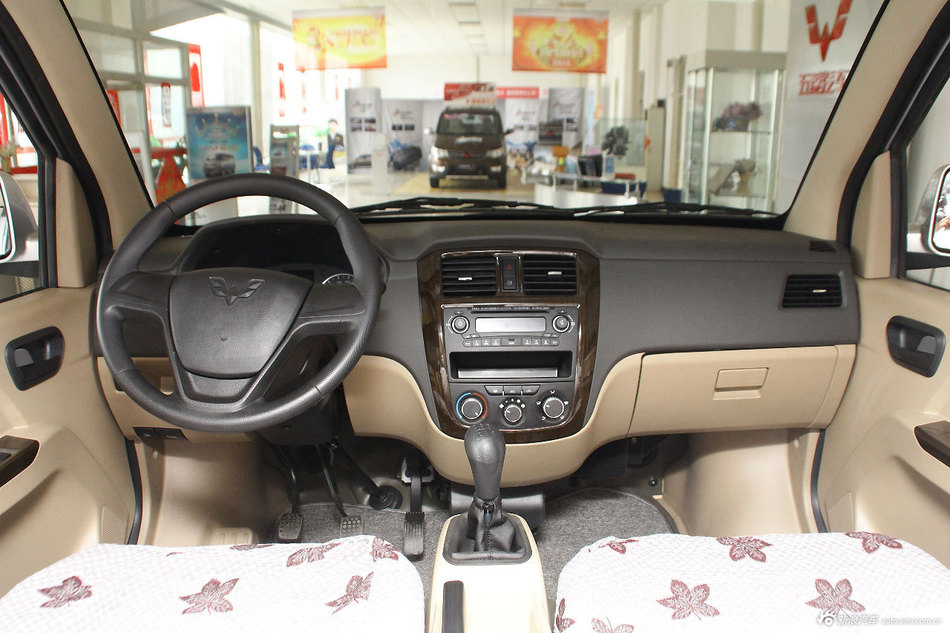 2014款五菱荣光1.2LS标准型