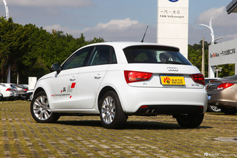 2014款奥迪A1 1.4T自动30TFSI sportback时尚型