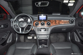 2016款奔驰GLA级 GLA260 2.0T自动4MATIC运动型图片