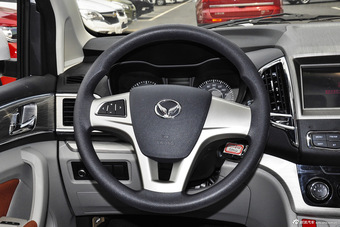 2016款北汽幻速H3F 1.5L手动豪华型7座