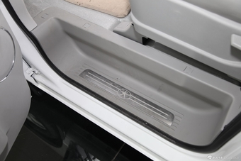 2013款瑞风M5 2.0T自动商务版图片