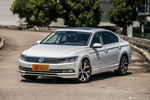 2017款迈腾2.0T自动380TSI DSG旗舰型 糖果白