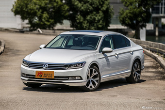 2017款迈腾2.0T自动380TSI DSG旗舰型