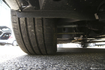 2015款奔驰E320L 3.0T自动4MATIC运动轿车