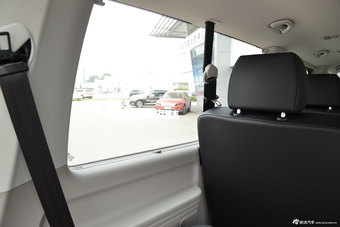 2016款凯路威2.0T自动四驱舒适版9座